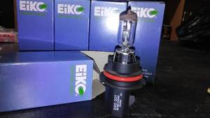 lot 182 image: Eiko Replacement bulbs 9004 - Quantity - 7