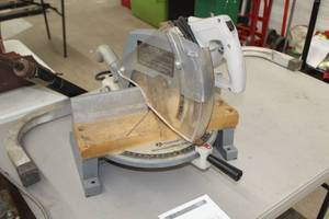lot 400 image: Rockwell 34-010 Motorized Miter Box