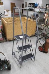 lot 412 image: Cotterman Rolling Staircase 3-step
