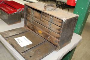 lot 401 image: Metal Tool Chest 7-drawer 20