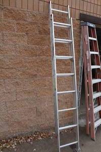 lot 419 image: Davidson Aluminum Extension Ladder 16