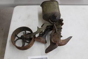 lot 433 image: Vintage Iron Age C89 Corn Seed Planter Seeder Farm Tool