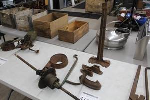 lot 432 image: Lot of (7) Old Tool Parts