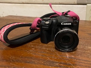 lot 1 image: Canon Powershot SX500 IS