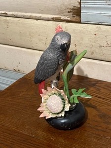 lot 21 image: Chatterbox bird figurine by Bob Guge and Gabby bird figurine by Bob Guge