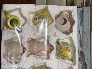lot 32 image: Porcelain Tea Set