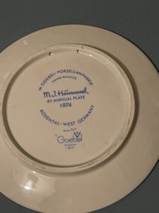 lot 42 image: MJ Hummel 1974 Plate