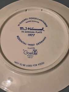 lot 44 image: MJ Hummel 1977 Plate