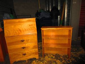 MAPLE SECRETARY WITH HUTCH