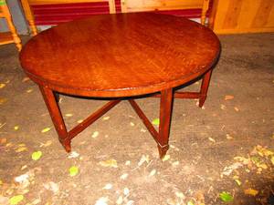 STYLISH, WOOD VENEER COFFEE TABLE