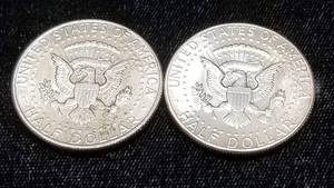 lot 24 image: 2 BU-UNC US 40% SILVER KENNEDY HALF DOLLARS 1967 1970-D