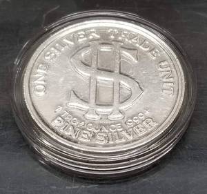 lot 27 image: 1 TROY OZ .999 FINE SILVER PEACE DOLLAR DESIGN IN AIRTITE