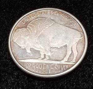 lot 28 image: 1 TROY OZ .999 FINE SILVER INDIAN BUFFALO DESIGN