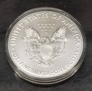 lot 80 image: 2016 AMERICAN SILVER EAGLE 1 TROY OZ .999 FINE SILVER IN AIRTITE