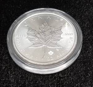 lot 81 image: 2016 CANADA $5 MAPLE LEAF 1 TROY OZ .9999 FINE SILVER IN AIRTITE