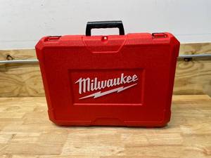 lot 22 image: MILWAUKEE M12 12-Volt Lithium-Ion Cordless HammerVac Universal Dust Extractor with Hard Case. Tool Only