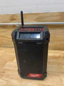 lot 19 image: MILWAUKEE M12 12-Volt Lithium-Ion Cordless BluetoothAMFM Jobsite Radio with Charger