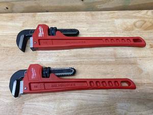 lot 37 image: MILWAUKEE 14 in. and 18 in. Steel Pipe Wrench Set (2-Piece)