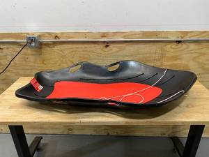 lot 42 image: FLEXIBLE FLYER 48 Boat Plastic Sled