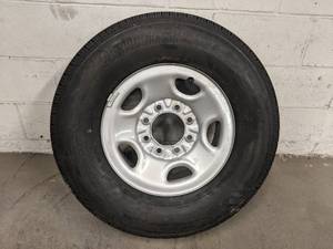 lot 139 image: Single Tire - 2019 Bridgestone V-Steel LT 24575R16, Load Range E on 8x6.5 Bolt Steel Rim