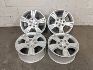 lot 140 image: Set of 4 Aluminum Rims - GMC Acadia - Part No. 9596178, 18x7.5 JX50, 6x132mm