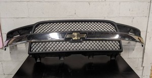 lot 147 image: 2003-2016 Chevrolet Express 1500-3500 Takeoff Grill Part No. 22816425