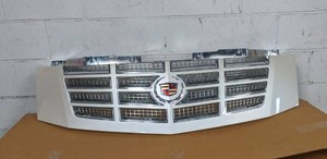 lot 157 image: NEW OPEN BOX - 2013-2014 Cadillac Escalade Grill - White Part No. 17801288