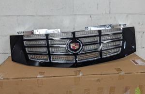 lot 158 image: NEW OPEN BOX - 2007-2014 Cadillac Escalade Grill - Black Part No. 19156281
