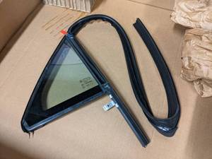 lot 161 image: NEW OPEN BOX - 2003-2007 Cadillac CTS Window - Part No. 21998121