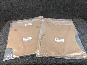 lot 690 image: 2015-2018 Chevrolet Tahoe Floor Mat Set - CHOCCACHINO Color - Part No. 84197286