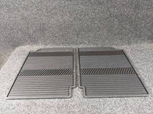 lot 692 image: 2010-2017 Chevrolet Equinox Genuine GM Rear Rubber Floor Mat Pair - Part No. 22793575