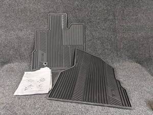 lot 698 image: 2010-2017 GMC Terrain Genuine GM Fron Rubber Floor Mats - Part No. 22832328