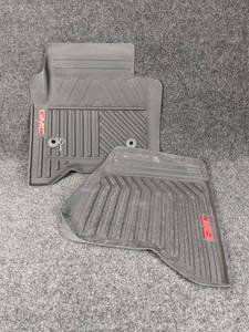 lot 696 image: 2017-2019 GMC Sierra 1500-3500 Genuine GM Rubber Floor Mats - Part No. 23452764