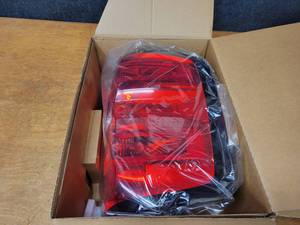 lot 492 image: NOS - Depo Replacement Taillight for 2016 to 2018 Chevrolet Silverado 1500 - Part No. GM2801293N or K35-1964R-AFN