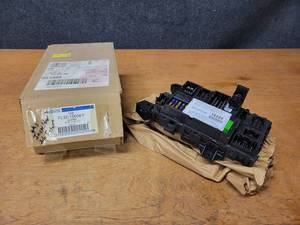 lot 665 image: Genuine Ford Control Module - Fits 2015 to 2016 Ford F150 - Part No. FL3Z-15604-F