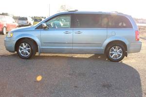 2010 Chrysler Town & Country Limited - Loaded - Texas Vehicle