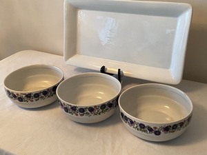 lot 42 image: Three Serving Bowls by Hotel Lotte and White Platter