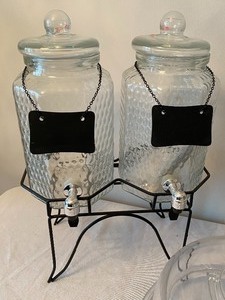 lot 35 image: Fun Entertaining Items
