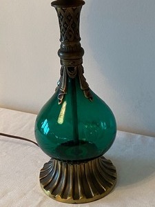 lot 36 image: Beautiful Emerald Green Table Lamp