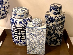 lot 27 image: Decorative Covered Jars and Tray