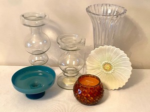 lot 25 image: Variety of Decorative Glassware