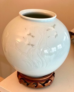 lot 9 image: Asian Inspired Lovely Vase