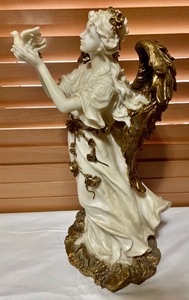 lot 70 image: Resin Angel Statue