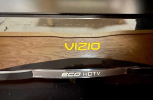 lot 81 image: Visio 31 Inch TV