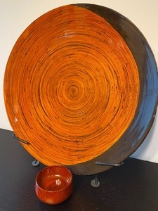 lot 112 image: Large Decorative Lacquered Bamboo Platter from Pier One