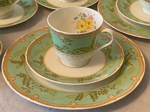 lot 64 image: Mikasa Snack Set in Hampton Court Green