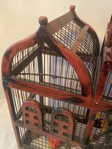 lot 45 image: Beautiful Decorative Bird Cage