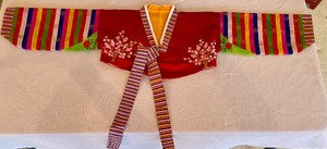 lot 53 image: Beautiful Festive Traditional Korean Apparel