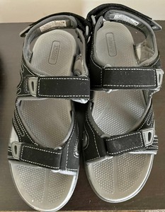 lot 201 image: Sketchers and Khombu Shoes