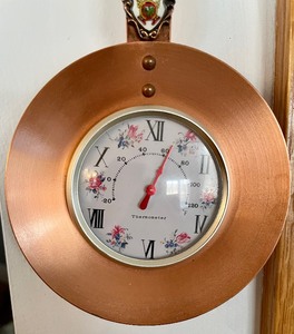 lot 141 image: Decorative Thermometer and Wall Clock